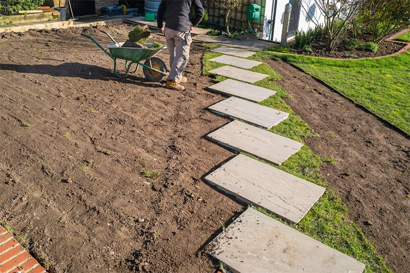 Photo of a Northwest Arkansas lawn being landscaped by GNG Underground 