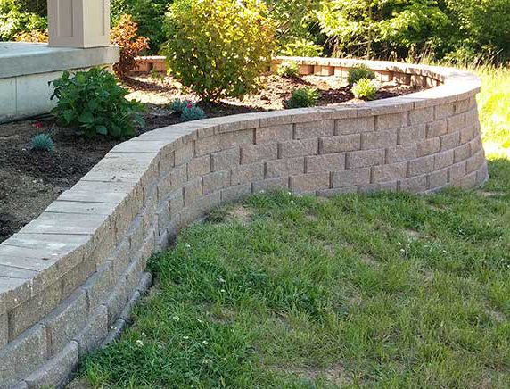 Image of a retaining wall in Fayetteville, Ark.