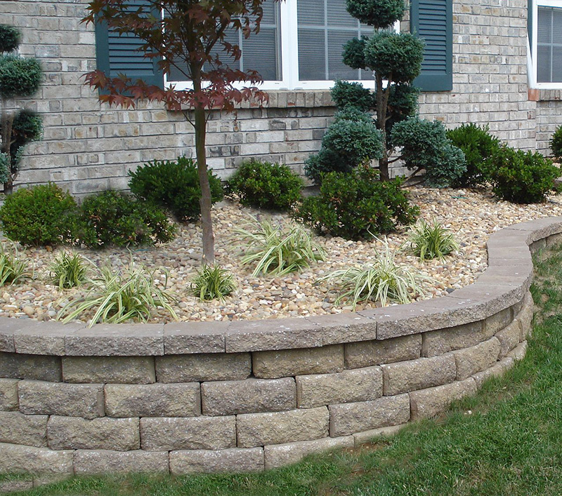 Photo of a Pea Ridge home with a retaining wall from GNG Underground